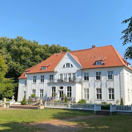 Schloss Badow 외부 사진